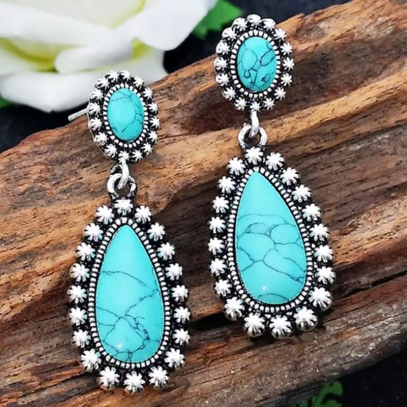 *SOLD OUT***Vintage Turquoise Drop Earrings - Picture 3 of 7